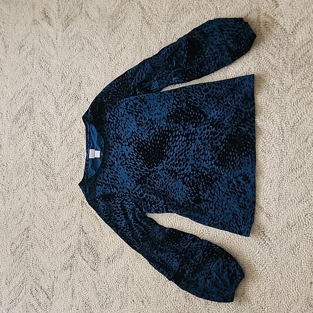NWT Chicos Flocked Sleeve Knit Top